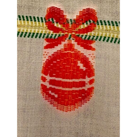 Vintage Machine Embroidered Christmas Tablecloth Six Napkins Ornaments - Picture 2 of 9